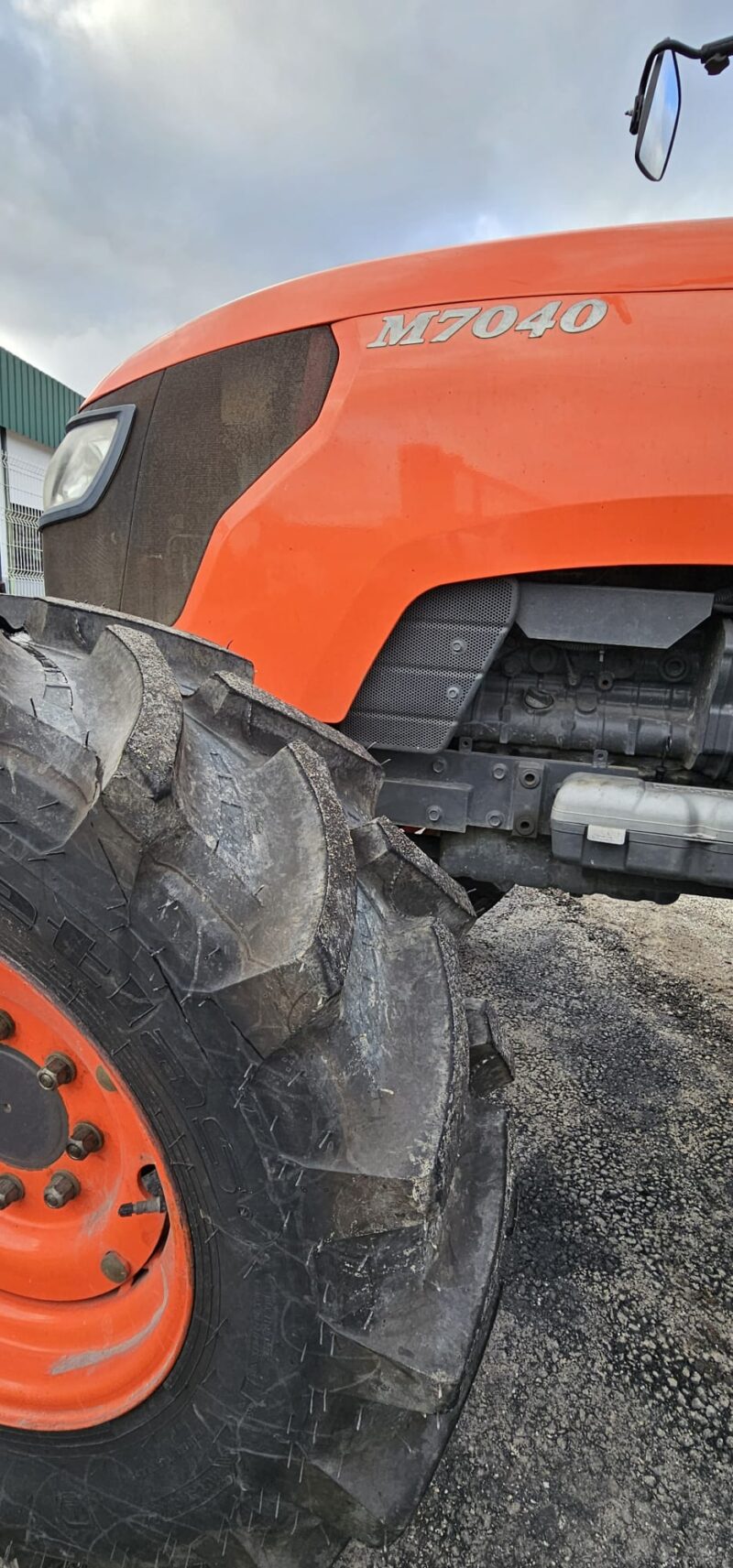 Trator kubota M7040 4x4 - Image 4