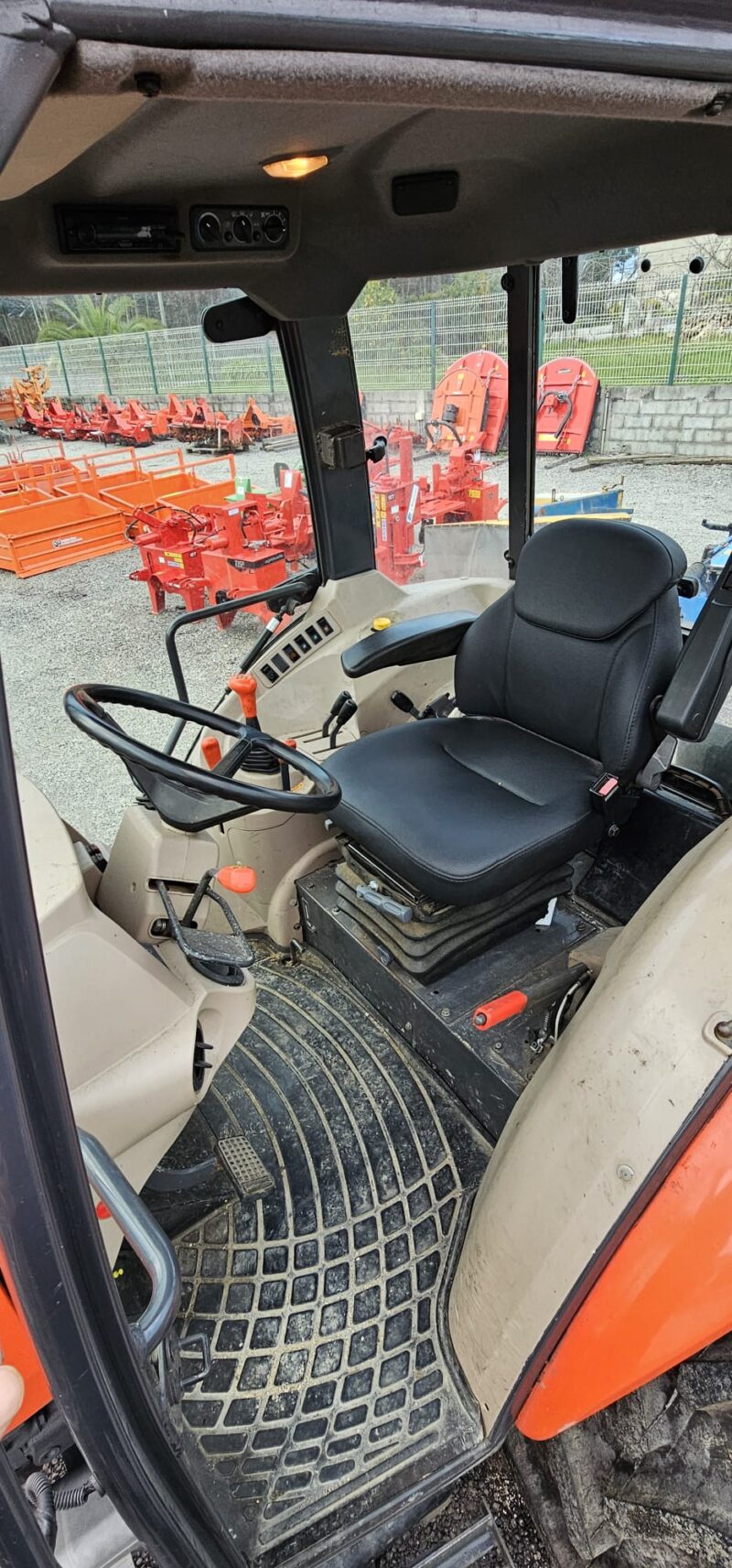 Trator kubota M7040 4x4 - Image 3