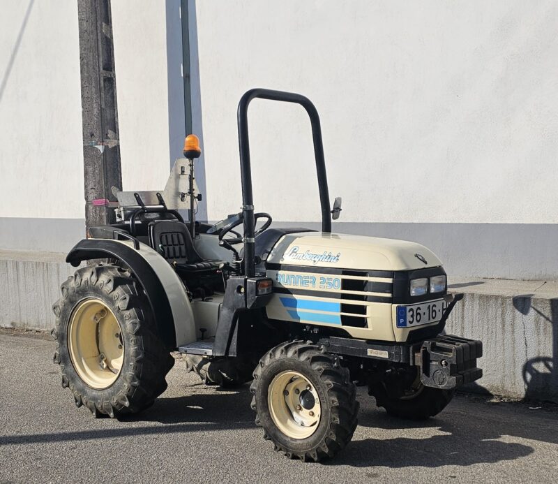 Trator Lamborghini Runner 250 - 4x4 com 25cv - Image 2