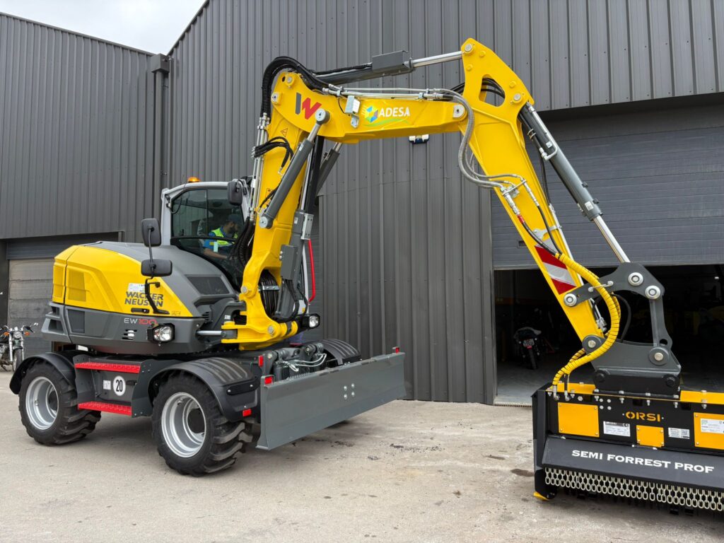 Entrega escavadora ADESA