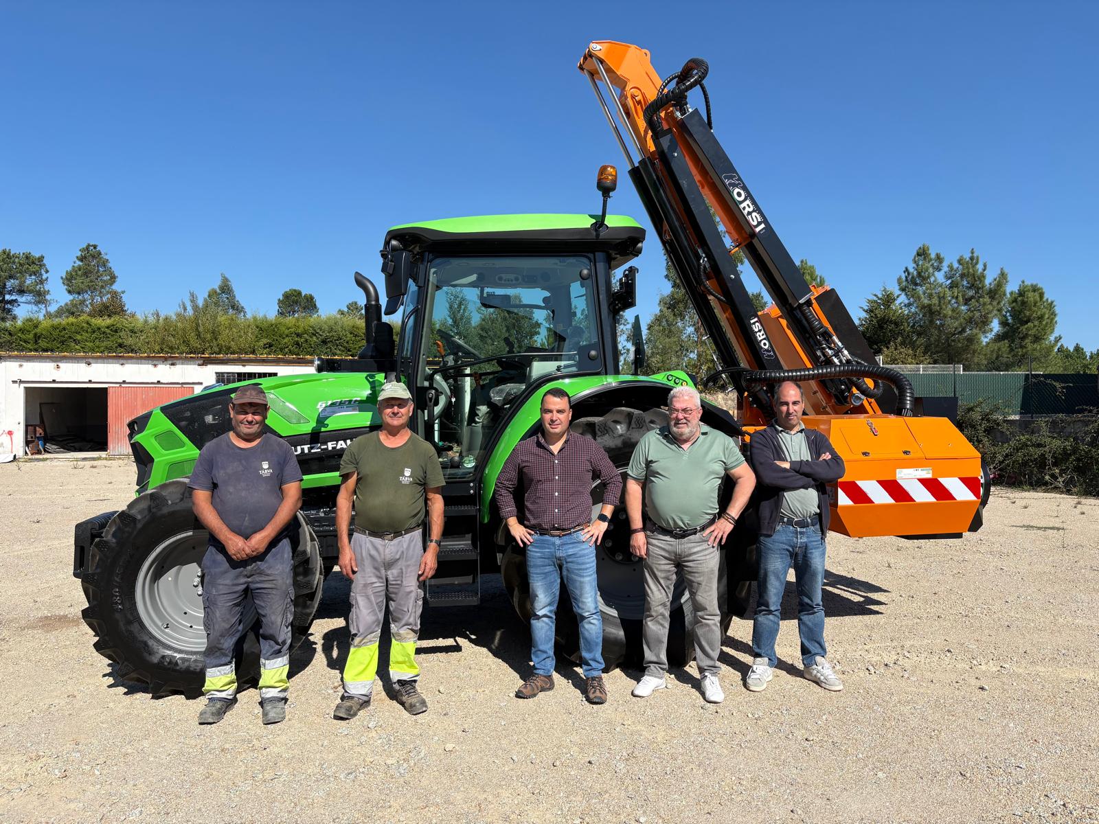 Entrega do trator Deutz-Fahr 6135C e Limpa Bermas Orsi Leader GP815T à Adesa – Município de Tábua